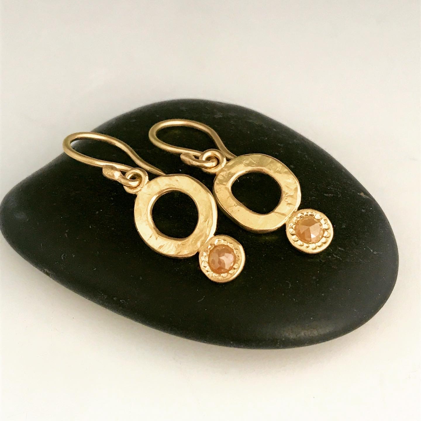18kt gold and natural diamond earrings