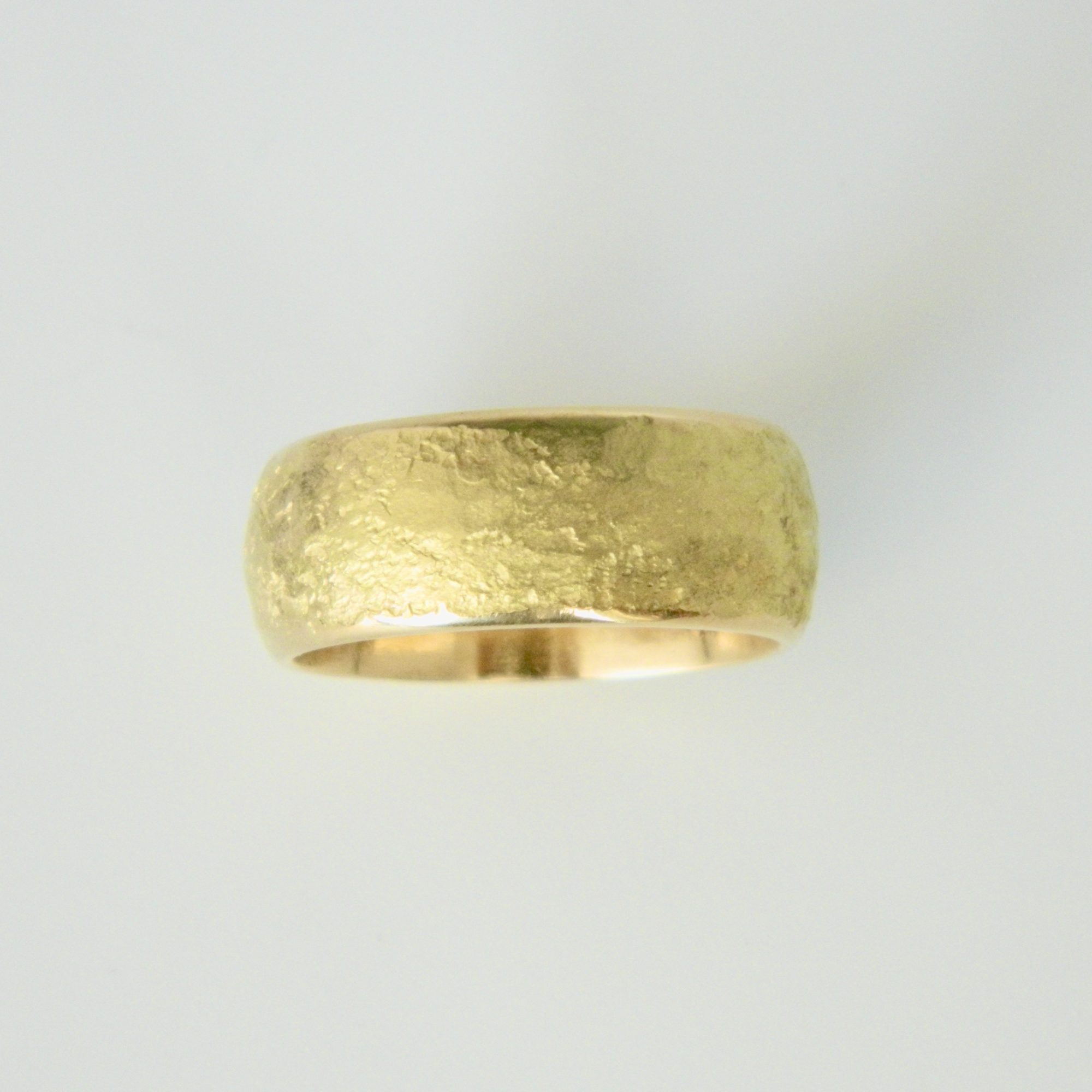 18kt gold wedding band