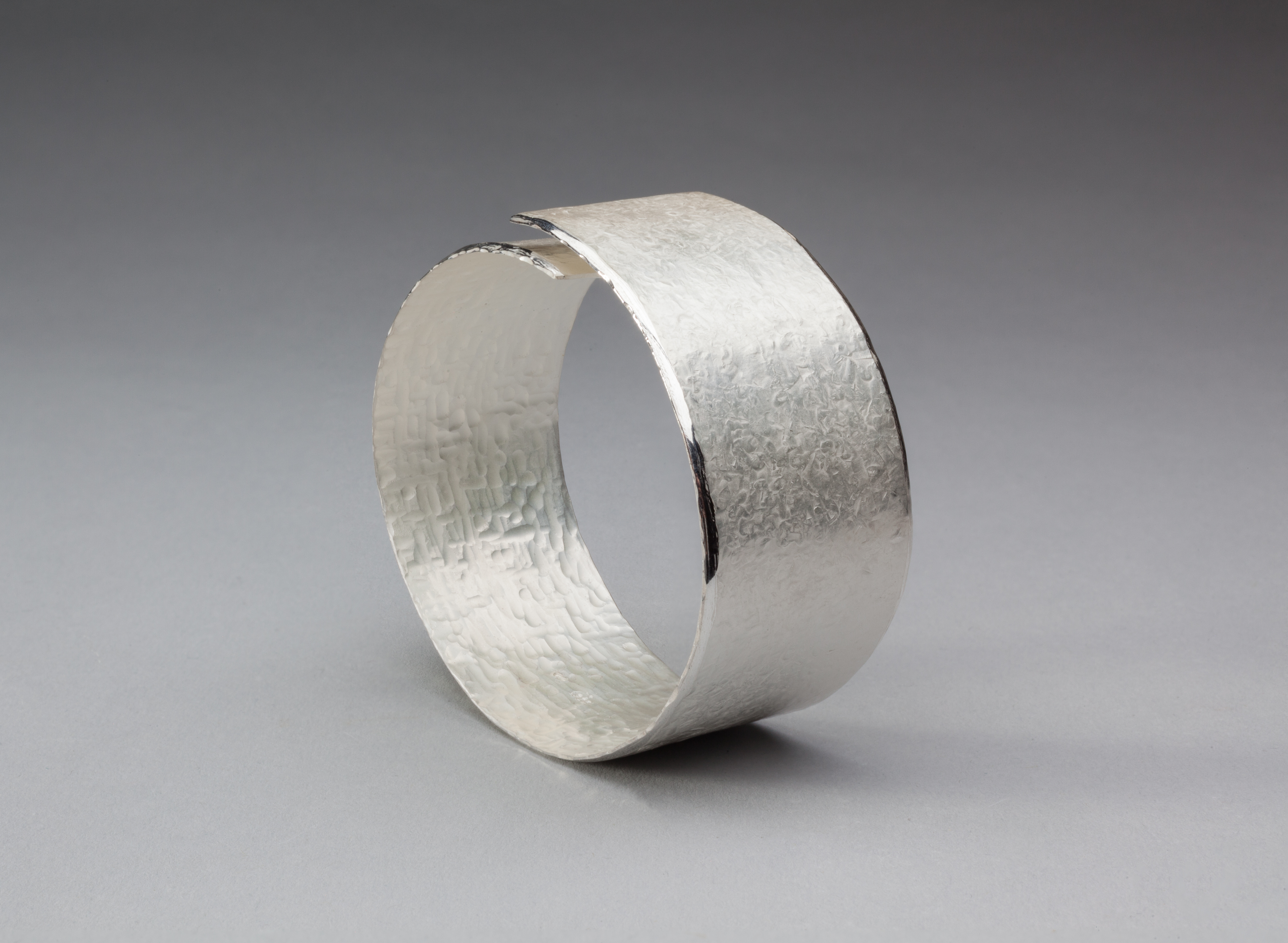 signature texture overlap wide bangle